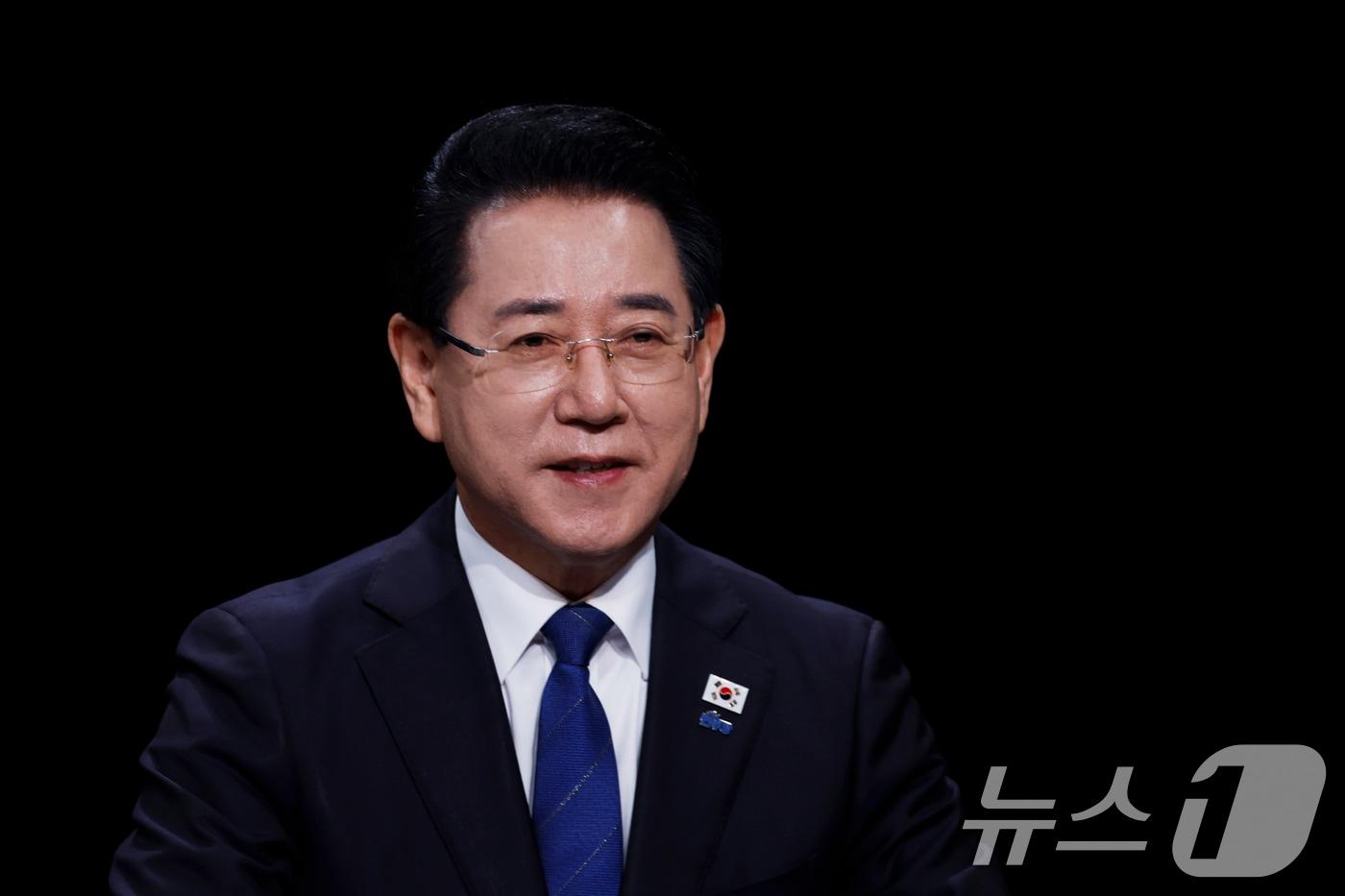 본문 이미지 - 25일 광주 서구 KBC광주방송에서 열린 민주당 전남광주특별시장 본경선 토론회에서 김영록 후보가 발언하고 있다. 2026.3.25 ⓒ 뉴스1 김태성 기자