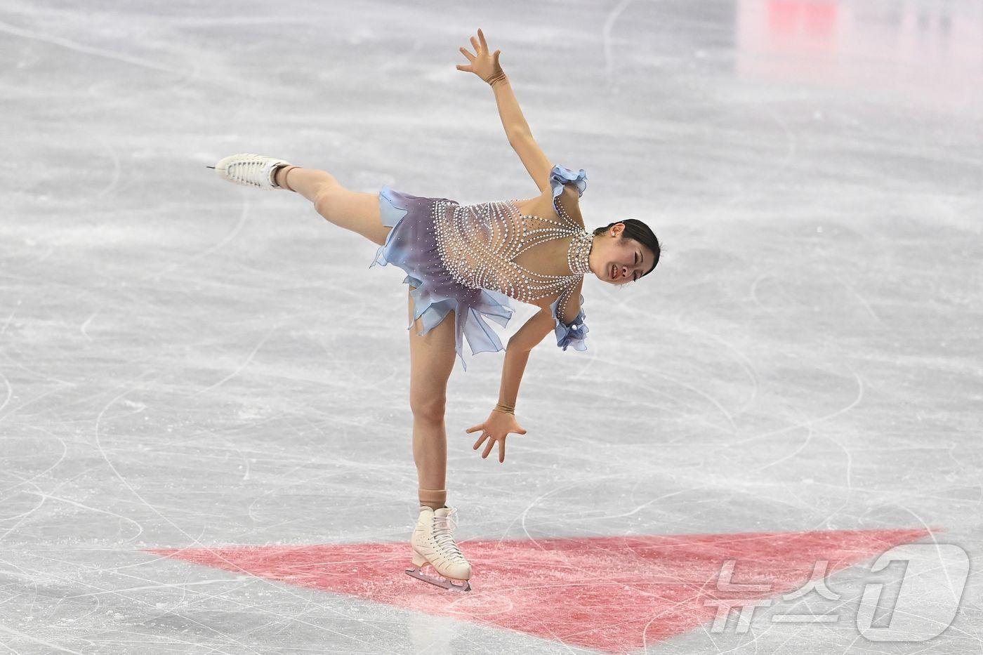 본문 이미지 - 이해인이 26일(한국시간) 체코 프라하의 O2 아레나에서 열린 2026 국제빙상경기연맹(ISU) 피겨 스케이팅 세계선수권대회 여자 싱글 쇼트프로그램에서 연기를 펼치고 있다. ⓒ AFP=뉴스1