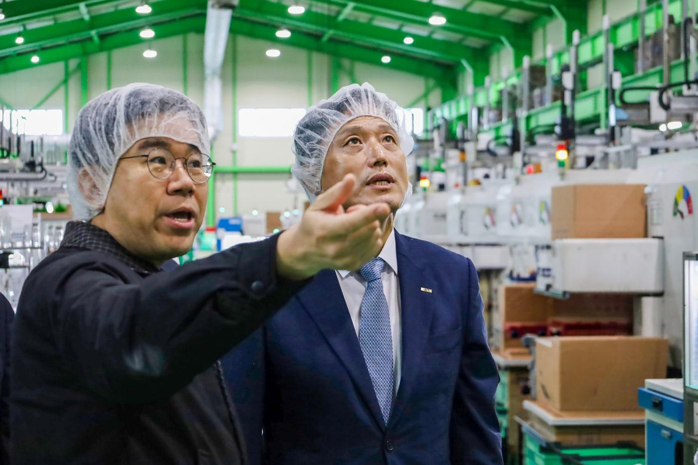 본문 이미지 - 중동전쟁 관련 피해기업 현장점검에 나선 기보 (기보 제공)