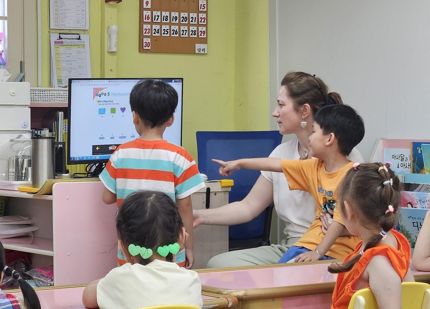 본문 이미지 - 어린이집 원어민 영어교실(송파구 제공)