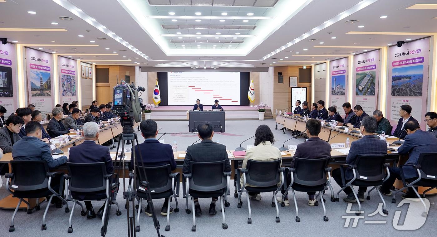 본문 이미지 - 지난 25일 시청 대회의실에서 열린 시내버스 노선체계 전면 개편 수립 용역 착수보고회 모습(서산시 제공. 재판매 및 DB금지)2026.3.26/뉴스1