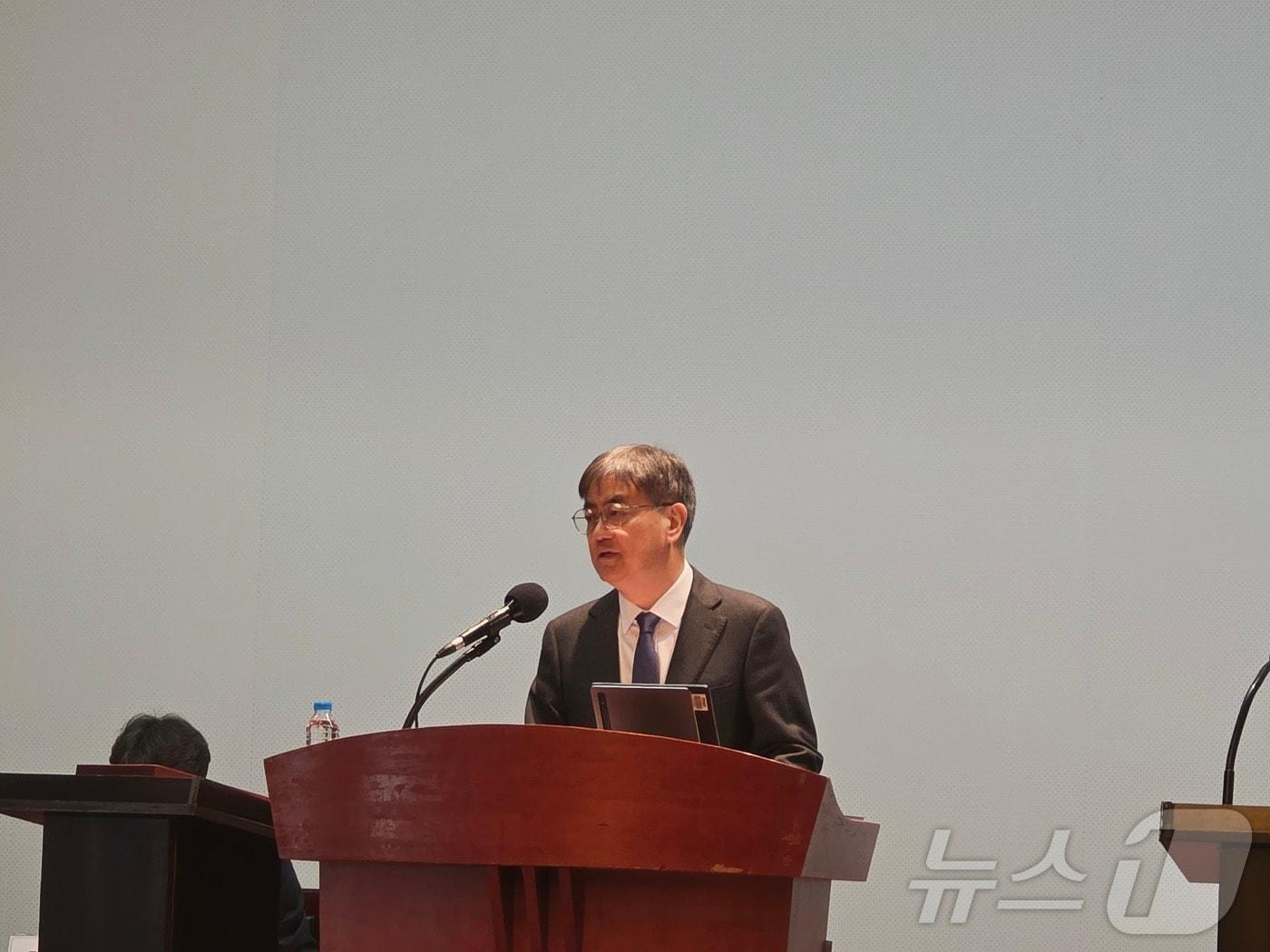 본문 이미지 - 한채양 이마트 대표이사가 26일 서울 중구 포스트타워에서 진행된 정기 주주총회에서 인사말을 하고 있다. ⓒ 뉴스1 이형진 기자