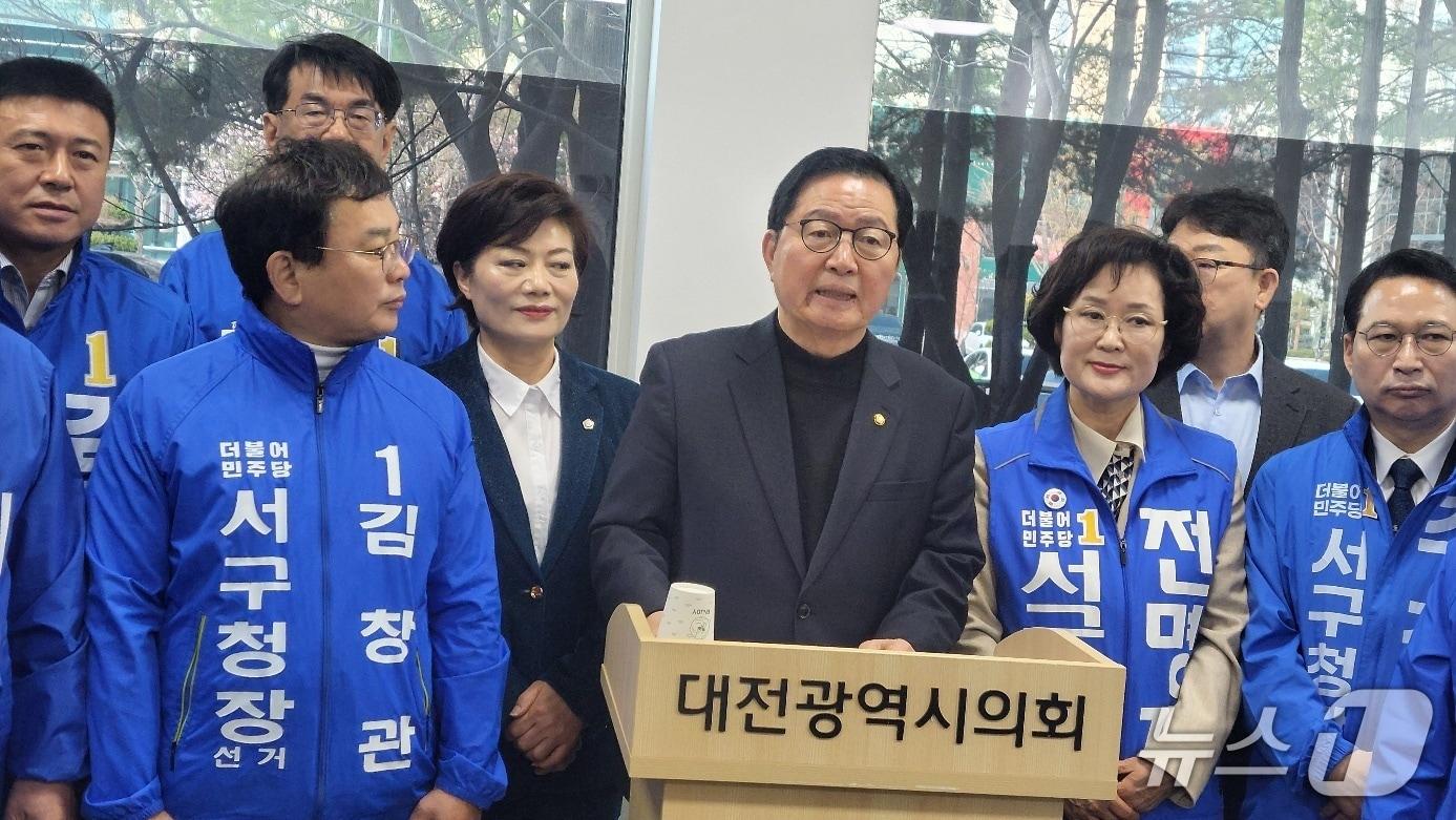 본문 이미지 - 장종태 의원이 26일 대전시의회 기자실에서 '30분 교통혁명' 공약을 발표하고 있다. (박종명 기자) / 뉴스1