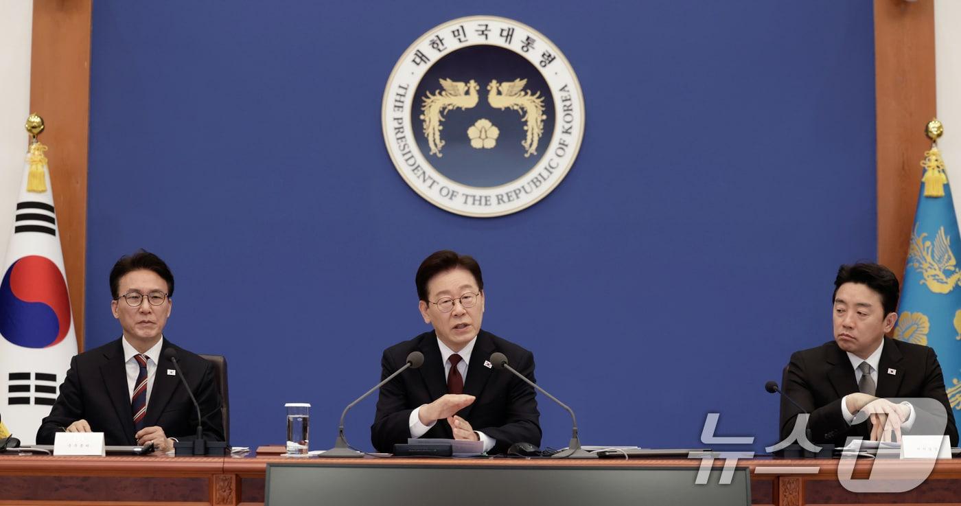 본문 이미지 - 이재명 대통령이 26일 청와대에서 열린 제2차 비상경제점검회의에서 발언하고 있다. (청와대통신사진기자단) 2026.3.26 ⓒ 뉴스1 허경 기자