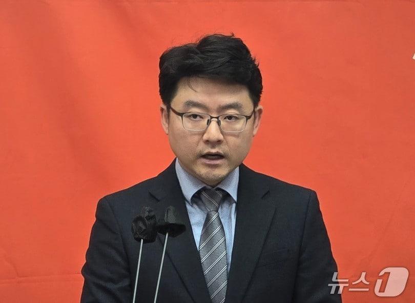 본문 이미지 - 세종시장 출마를 선언하는 하헌휘 변호사. / 뉴스1