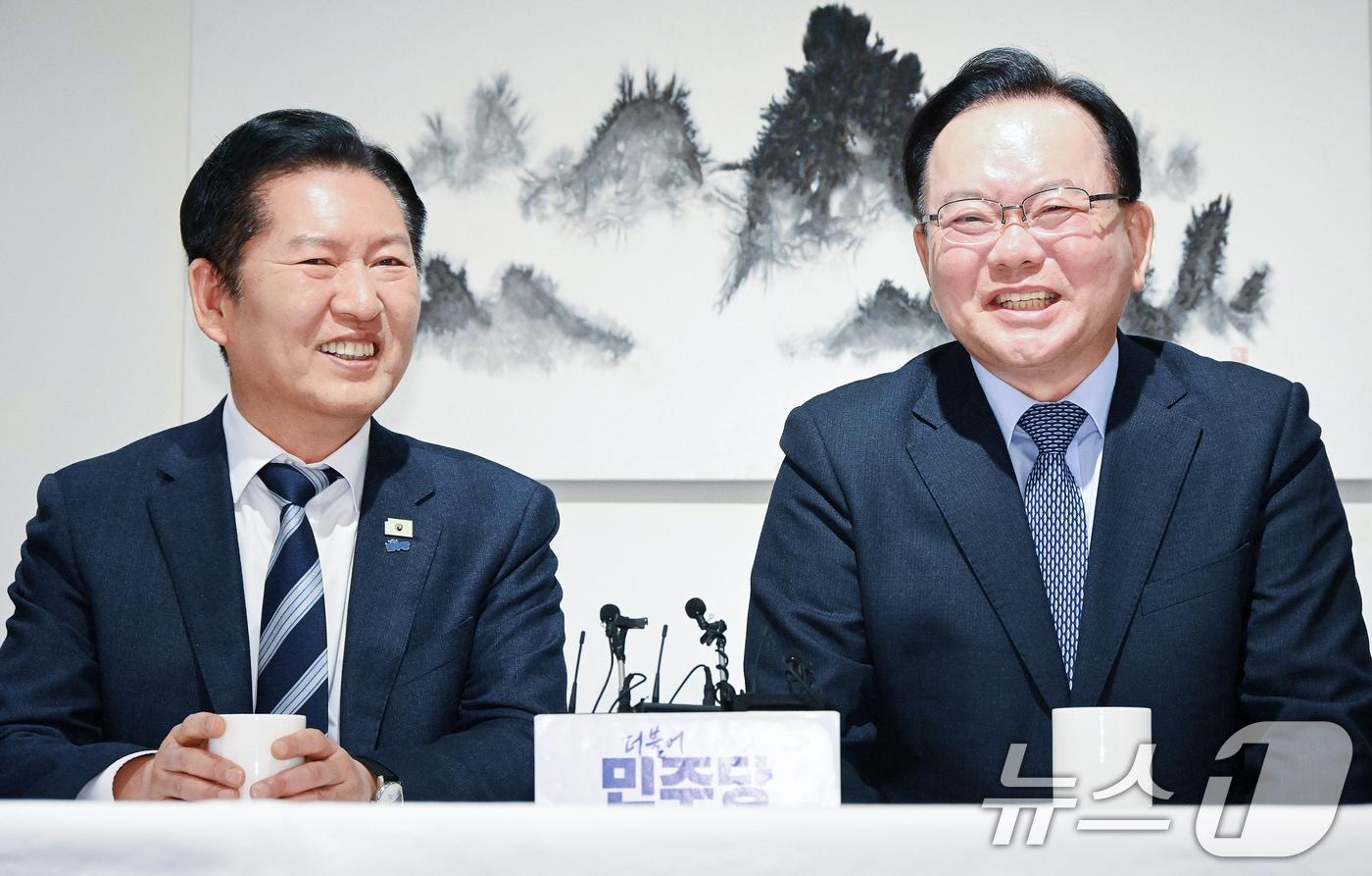 본문 이미지 - 정청래 더불어민주당 대표와 김부겸 전 국무총리가 26일 서울 중구 달개비에서 회동하고 있다. 2026.3.26 ⓒ 뉴스1 국회사진기자단