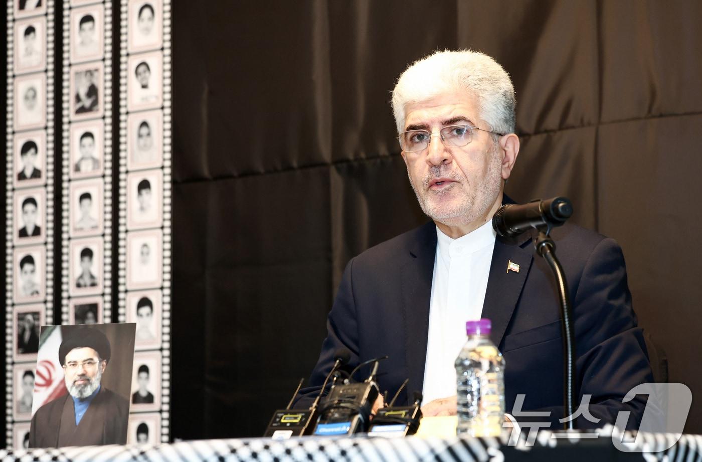 본문 이미지 - 사이드 쿠제치 주한 이란 대사가 26일 오후 서울 용산구 주한 이란 대사관에서 열린 기자회견에서 취재진 질문에 답변하고 있다. 2026.3.26 ⓒ 뉴스1 최지환 기자