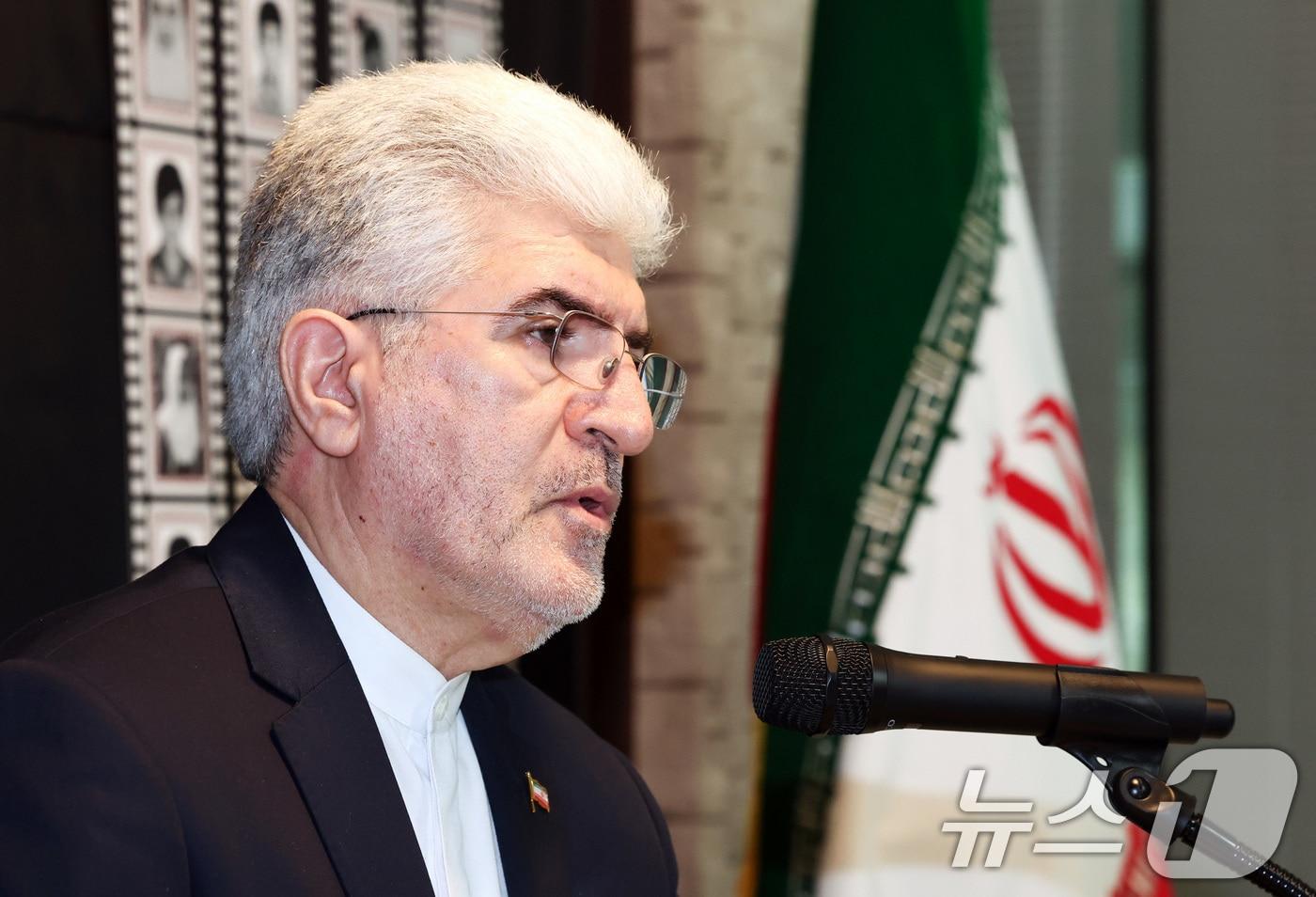 본문 이미지 - 사이드 쿠제치 주한 이란 대사가 26일 오후 서울 용산구 주한 이란 대사관에서 열린 기자회견에서 취재진 질문에 답변하고 있다. 2026.3.26 ⓒ 뉴스1 최지환 기자