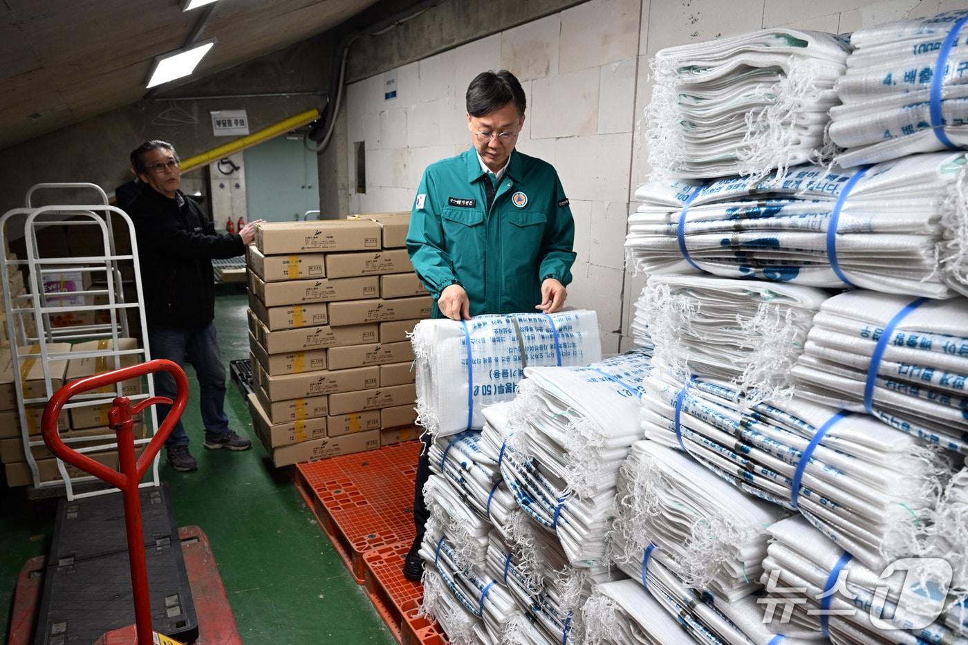 본문 이미지 - 종량제봉투 수급 상황 점검.(안산시 제공)