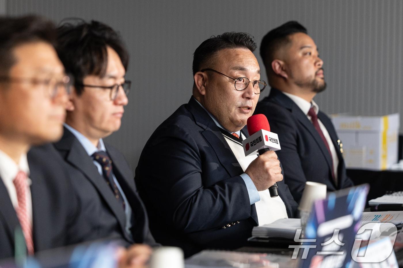 본문 이미지 - 26일 서울 여의도 국민의힘 중앙당사에서 열린 '광역의원 비례 청년 공개 오디션'에서 이혁재 심사위원이 인사말하고 있다. 2026.3.26 ⓒ 뉴스1 이승배 기자