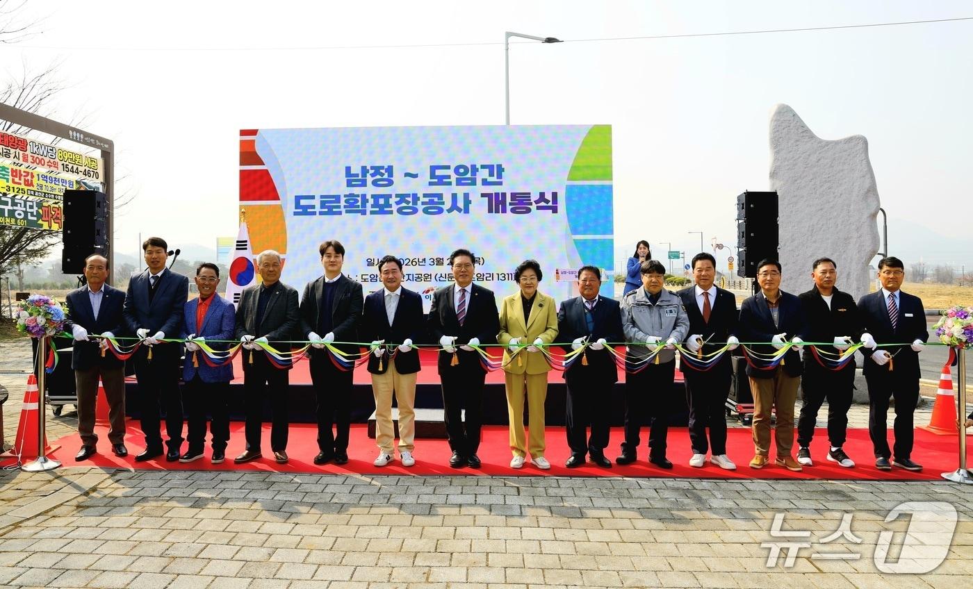 본문 이미지 - 도로 개통식 모습.(이천시 제공)