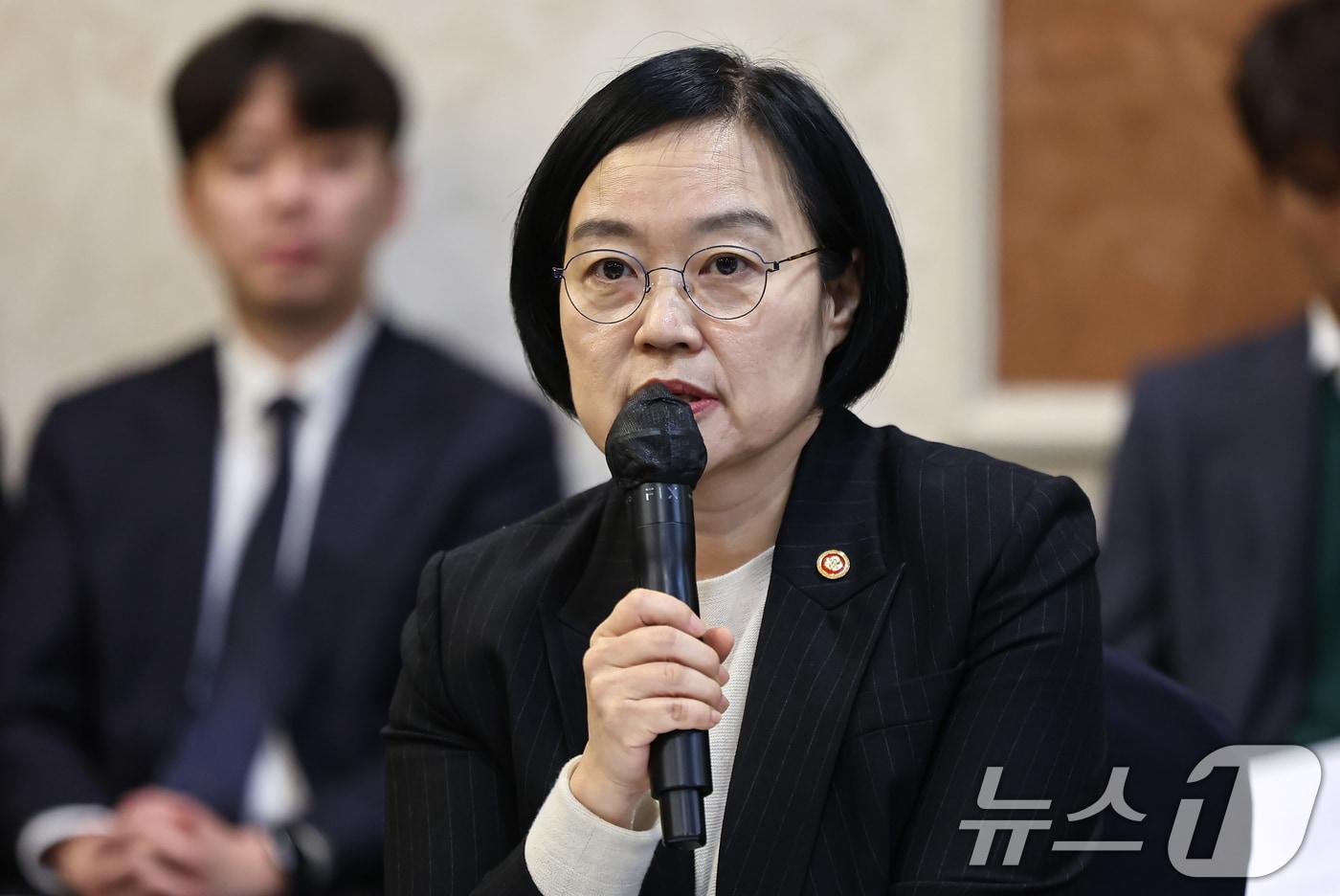 본문 이미지 - 한성숙 중소벤처기업부 장관이 26일 서울 영등포구 켄싱턴호텔에서 열린 중소기업 기술탈취 신문고 출범식 및 간담회에서 인사말을 하고 있다. 2026.3.26 ⓒ 뉴스1 김도우 기자