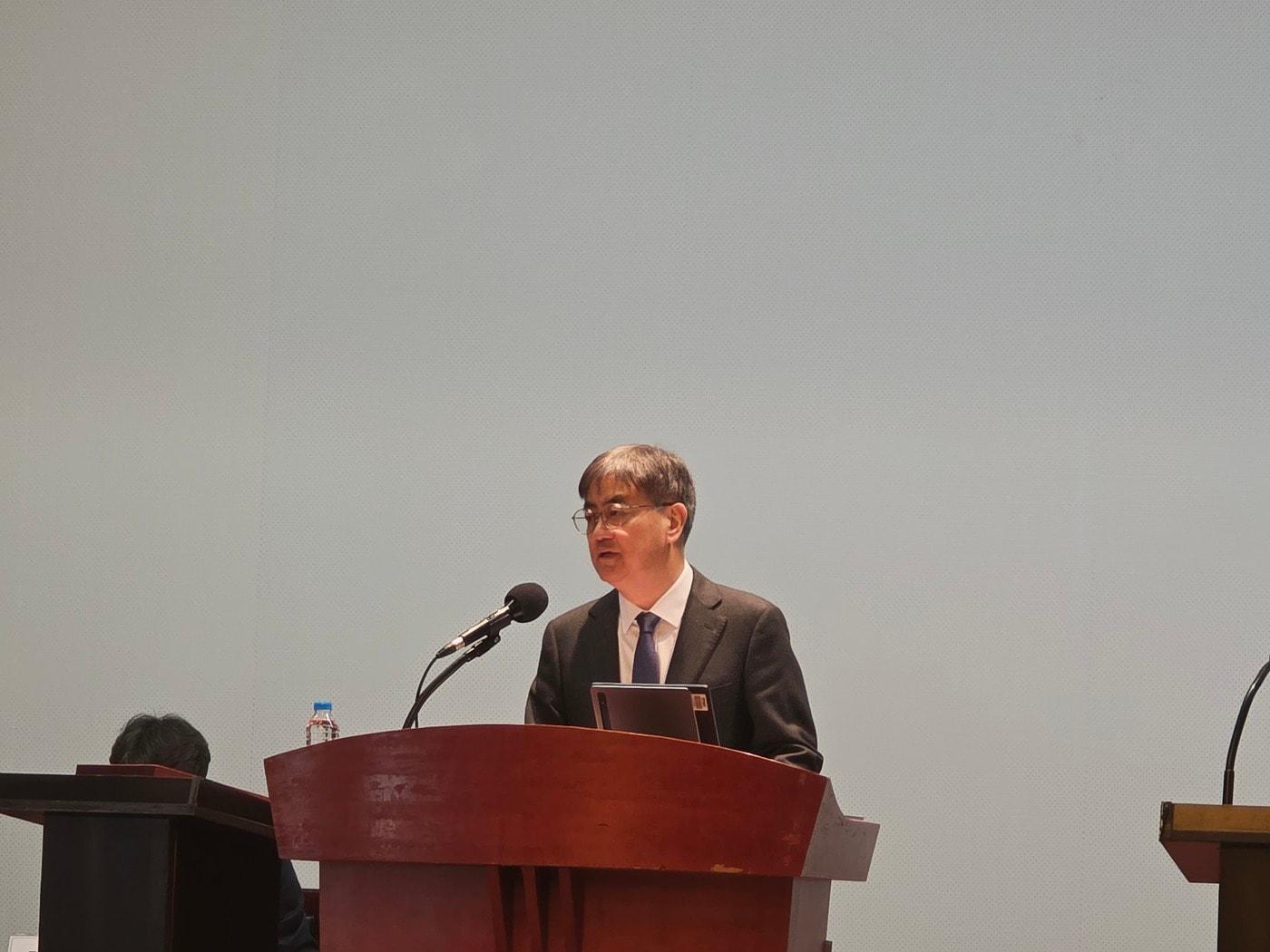 본문 이미지 -  한채양 이마트 대표이사가 26일 서울 중구 포스트타워에서 진행된 정기 주주총회에서 인사말을 하고 있다. ⓒ 뉴스1 이형진 기자