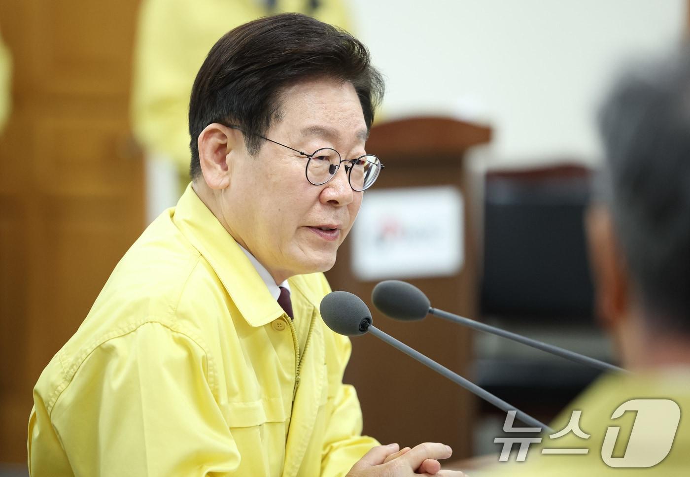 본문 이미지 - 이재명 대통령이 26일 충남 서산 석유공사 비축기지에서 열린 현장간담회에서 발언하고 있다. 2026.3.26 ⓒ 뉴스1 허경 기자