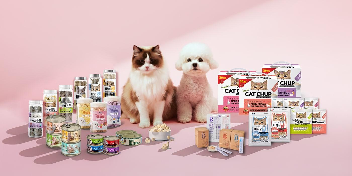 본문 이미지 - 최근 미국 농무부 수입 허가를 받은 국내 펫푸드 제조 기업 '오션'의 대표 제품들(오션 제공) ⓒ 뉴스1