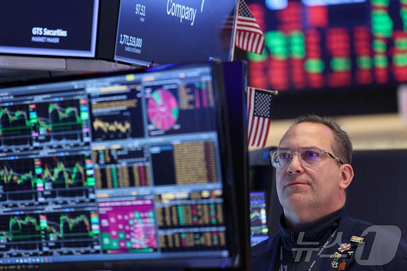 본문 이미지 - 뉴욕증권거래소 트레이더 ⓒ AFP=뉴스1