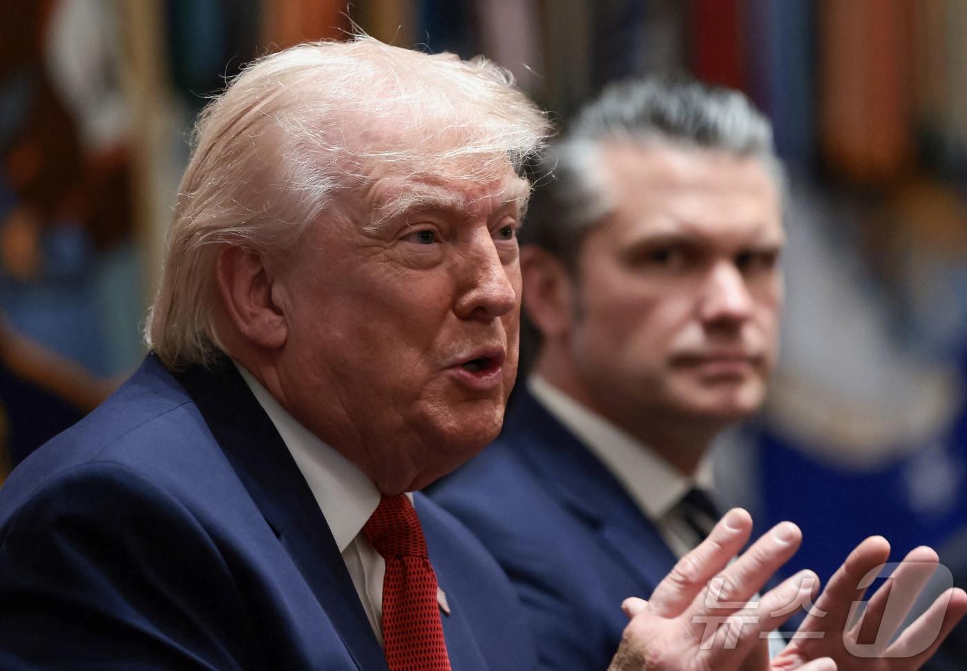 본문 이미지 - 도널드 트럼프 미국 대통령이 26일(현지시간) 워싱턴DC 백악관에서 열린 각료회의에서 발언하고 있다. 2026.03.26. ⓒ 로이터=뉴스1