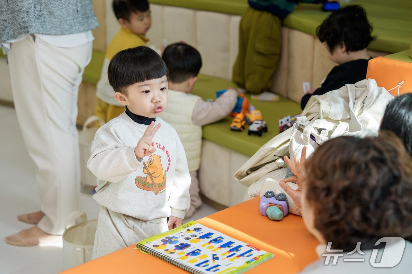 본문 이미지 - 증평군 행복돌봄나눔터서 놀고 있는 아이들.(증평군 제공. 재판매 및 DB금지)