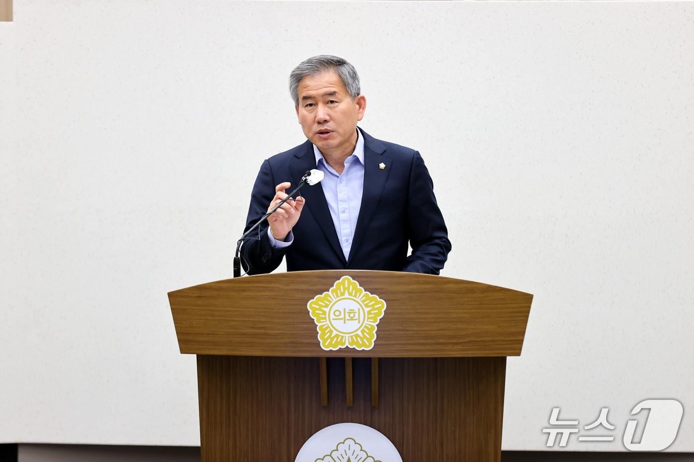 본문 이미지 - 김봉균 시의원이 당진시의회 제2차 본회의에서 해양경찰인재개발원 예비타당성조사 통과를 건의하고 있다.(당진시의회 제공. 재판매 및 DB금지)2026.3.27/뉴스1