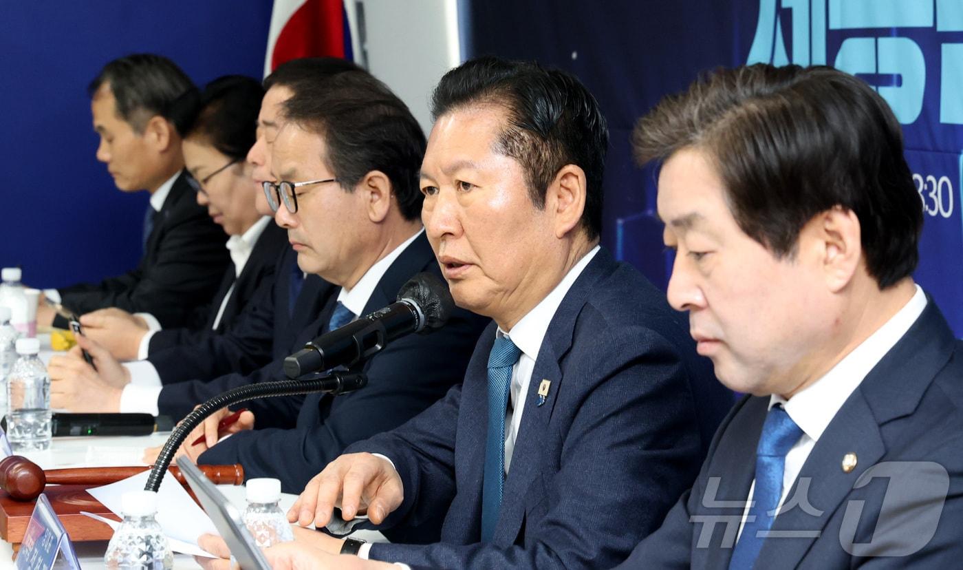 본문 이미지 - 정청래 더불어민주당 대표가 27일 세종시 아름동 민주당 세종시당에서 열린 현장 최고위원회의를 주재하며 발언하고 있다. 2026.3.27 ⓒ 뉴스1 김기남 기자