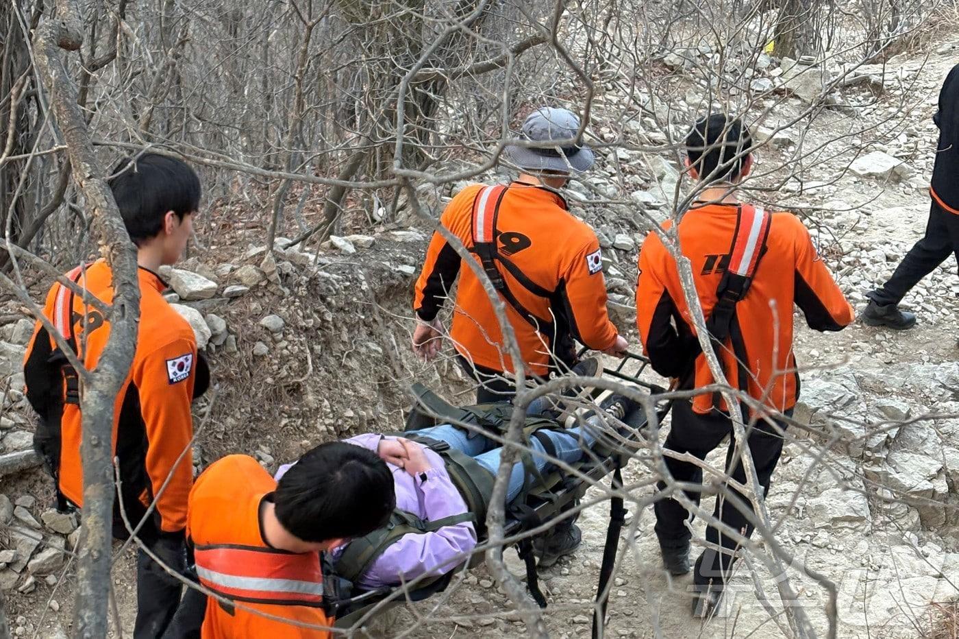 본문 이미지 - 경북소방본부는 28일 봄철 산행 인구 증가에 따라 산악 안전사고 예방을 위한 안전수칙 준수를 당부한다. /뉴스1