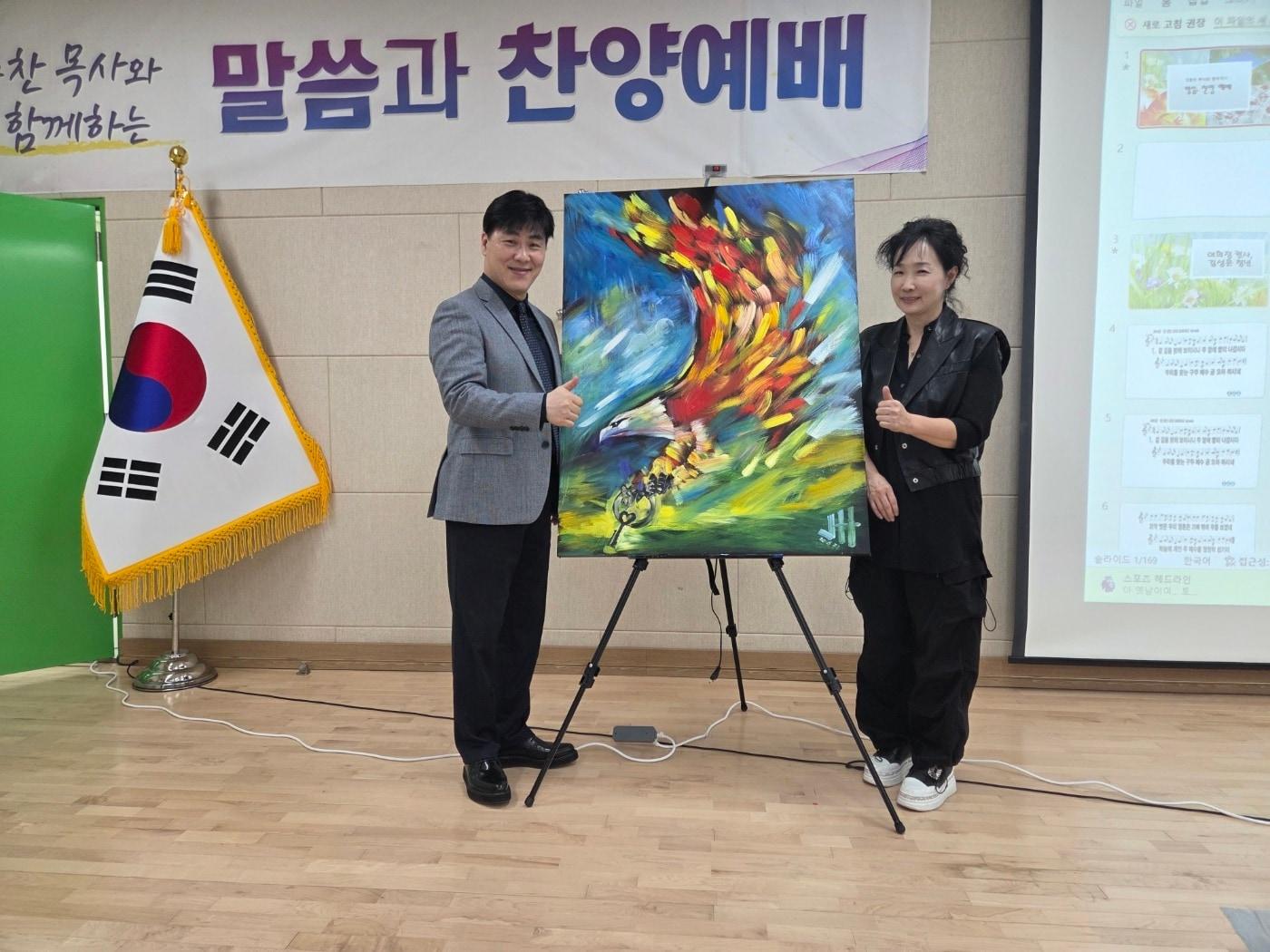 본문 이미지 - 가수 김종찬(왼쪽), 자넷 현 / 사진제공=국제교도협회