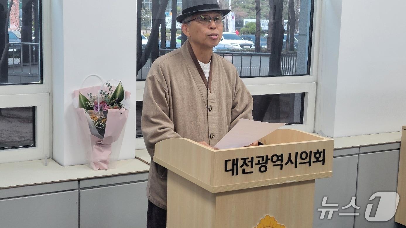 본문 이미지 - 원용철 민주당 대전시당 공관위원장이 27일 오전 대전시의회 기자실에서 지방선거 공천 심사 결과를 발표하고 있다. (박종명 기자) / 뉴스1