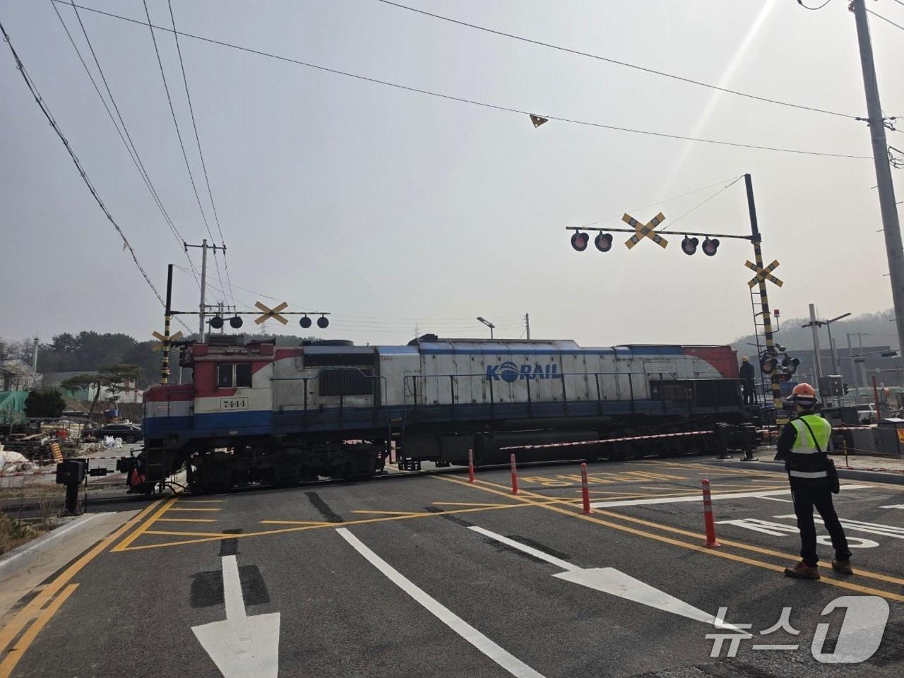 본문 이미지 - 대전 '석봉2 건널목'이 27일 개통됐다. (시 제공) /뉴스1