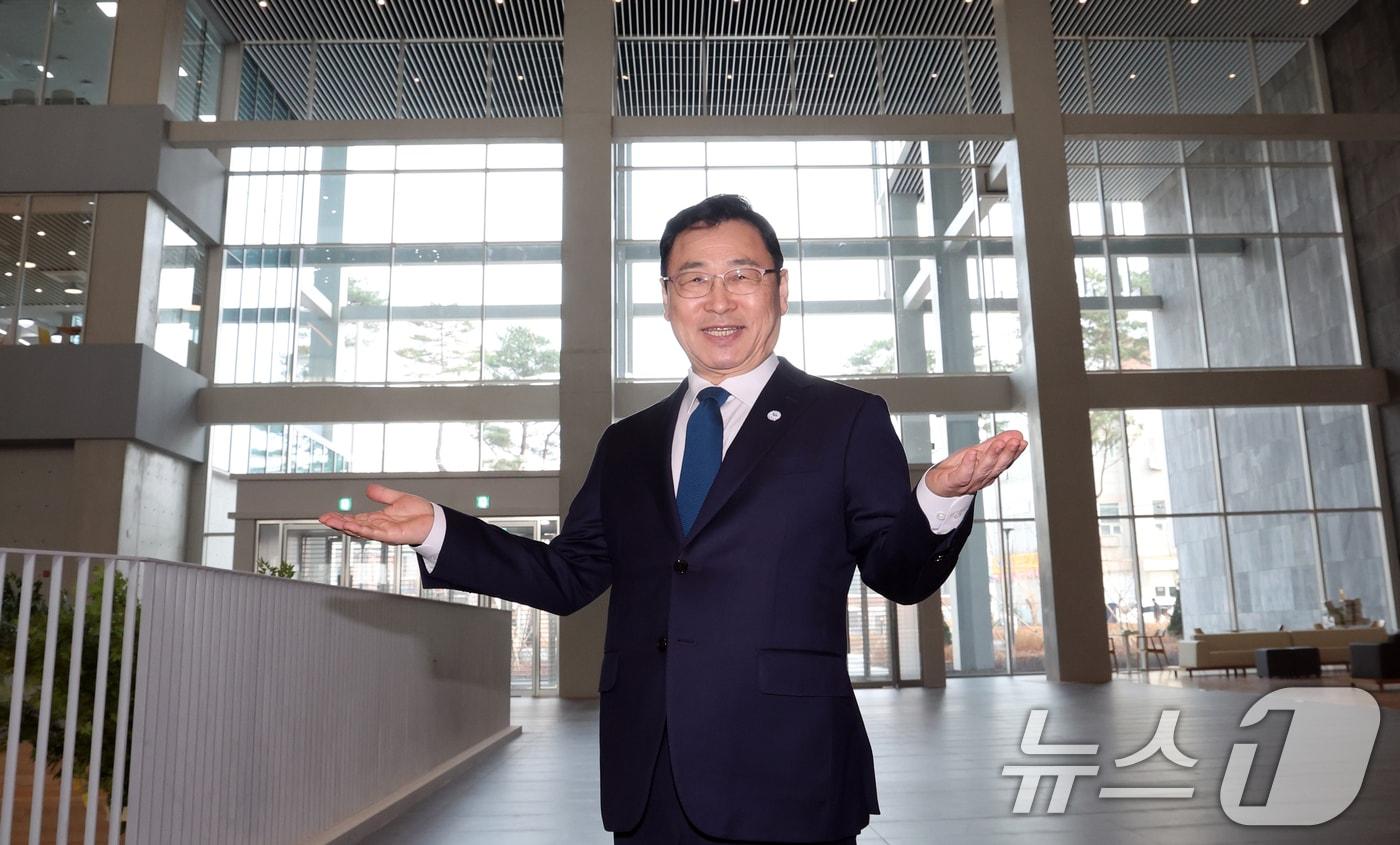 본문 이미지 - 정근식 서울시교육감이 27일 서울 용산구 서울시교육청 신청사에서 뉴스1과 인터뷰를 하고 있다. ⓒ 뉴스1 김명섭 기자