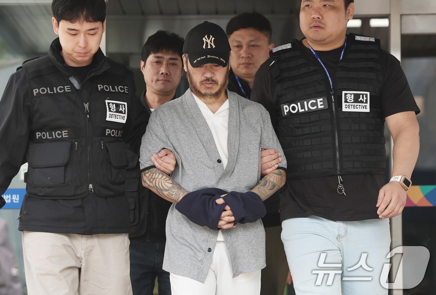 본문 이미지 - '마약왕' 박왕열(48)이 27일 경기 의정부시 의정부지방법원에서 열린 구속 전 피의자심문(영장실질심사)을 마친 후 법정을 나서고 있다. 2026.3.27 ⓒ 뉴스1 오대일 기자