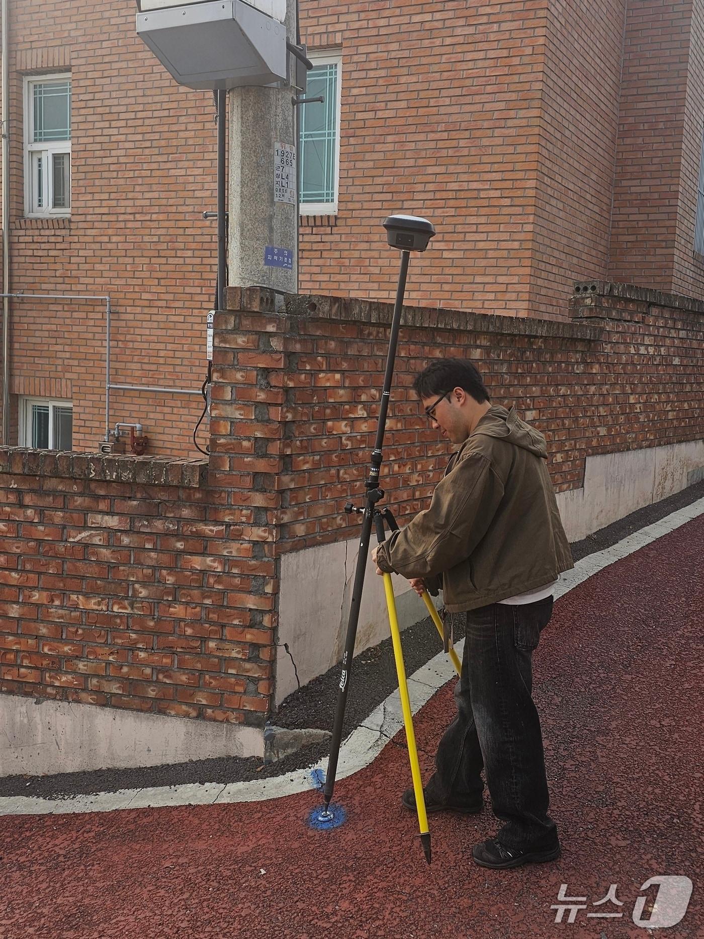 본문 이미지 - 전북 진안군이 7월까지 한국국토정보공사와 함께 '지적기준점' 일제조사를 실시한다.(진안군제공, 재판매 및 DB금지)2026.3.27/뉴스1