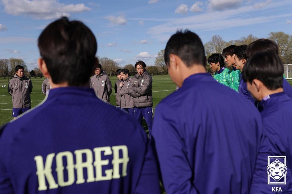 본문 이미지 - 홍명보 감독이 이끄는 축구대표팀이 코트디부아르전을 앞두고 훈련을 하고 있다. (대한축구협회 제공)