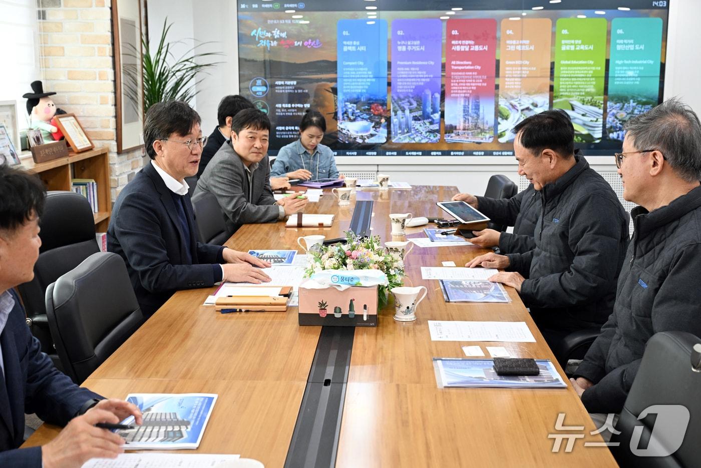 본문 이미지 - 안산시-스톰테크 간담회.(안산시 제공)