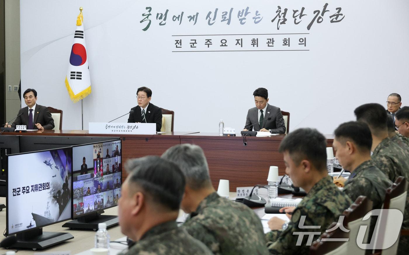 본문 이미지 - 이재명 대통령이 27일 서울 용산구 국방부에서 열린 전군 주요 지휘관 회의에서 발언하고 있다. (청와대통신사진기자단) 2026.3.27 ⓒ 뉴스1 허경 기자