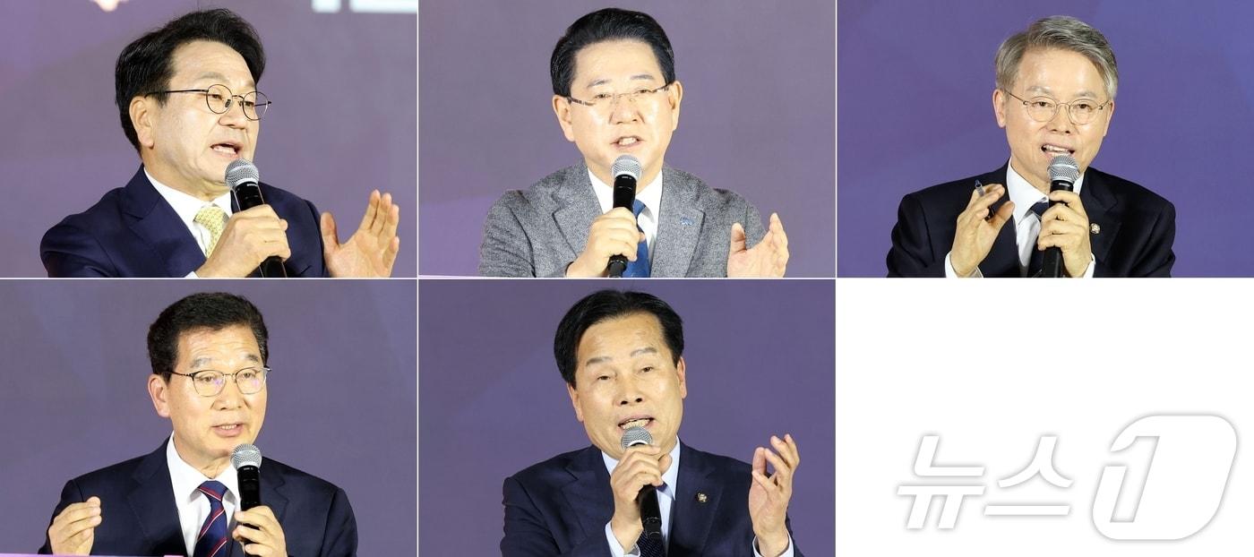 본문 이미지 - 27일 목포수산물유통센터 다목적강당에서 열린 전남광주특별시장 더불어민주당 정책배심원 권역별 심층토론회서 발언하는 후보들. 왼쪽부터 강기정, 김영록, 민형배, 신정훈, 주철현 후보. ⓒ 뉴스1 이승현 기자
