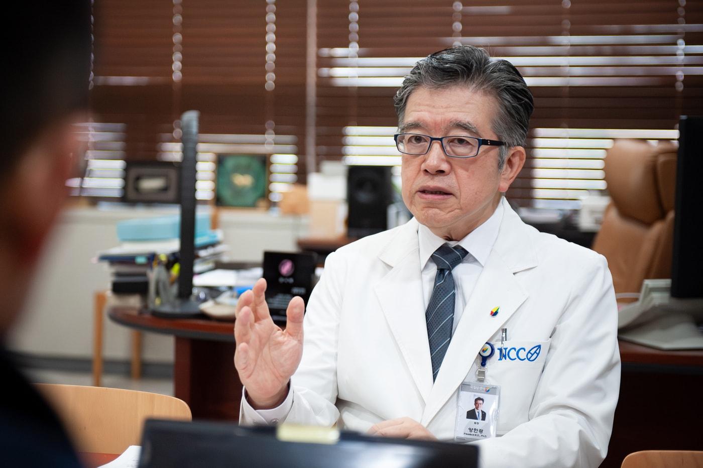 본문 이미지 - 양한광 국립암센터 원장이 지난 26일 뉴스1과 인터뷰를 하고 있다.(국립암센터 제공)