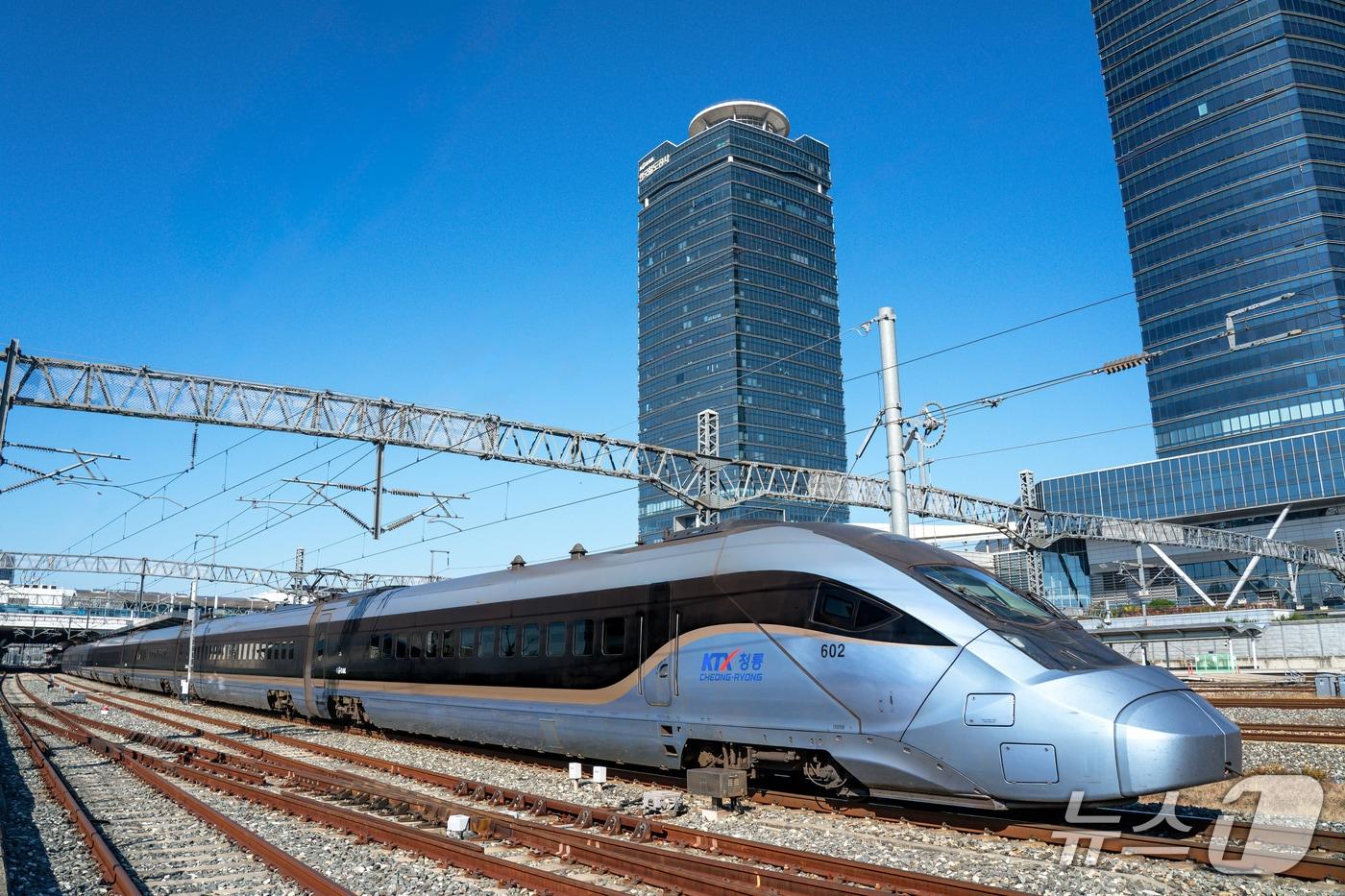 본문 이미지 - 한국철도공사(코레일)가 중동 분쟁 장기화에 대응해 위기관리 체계를 강화하고, 전사적 에너지 저감 정책 추진으로 자원안보위기 극복에 동참하고 있다고 밝혔다. 