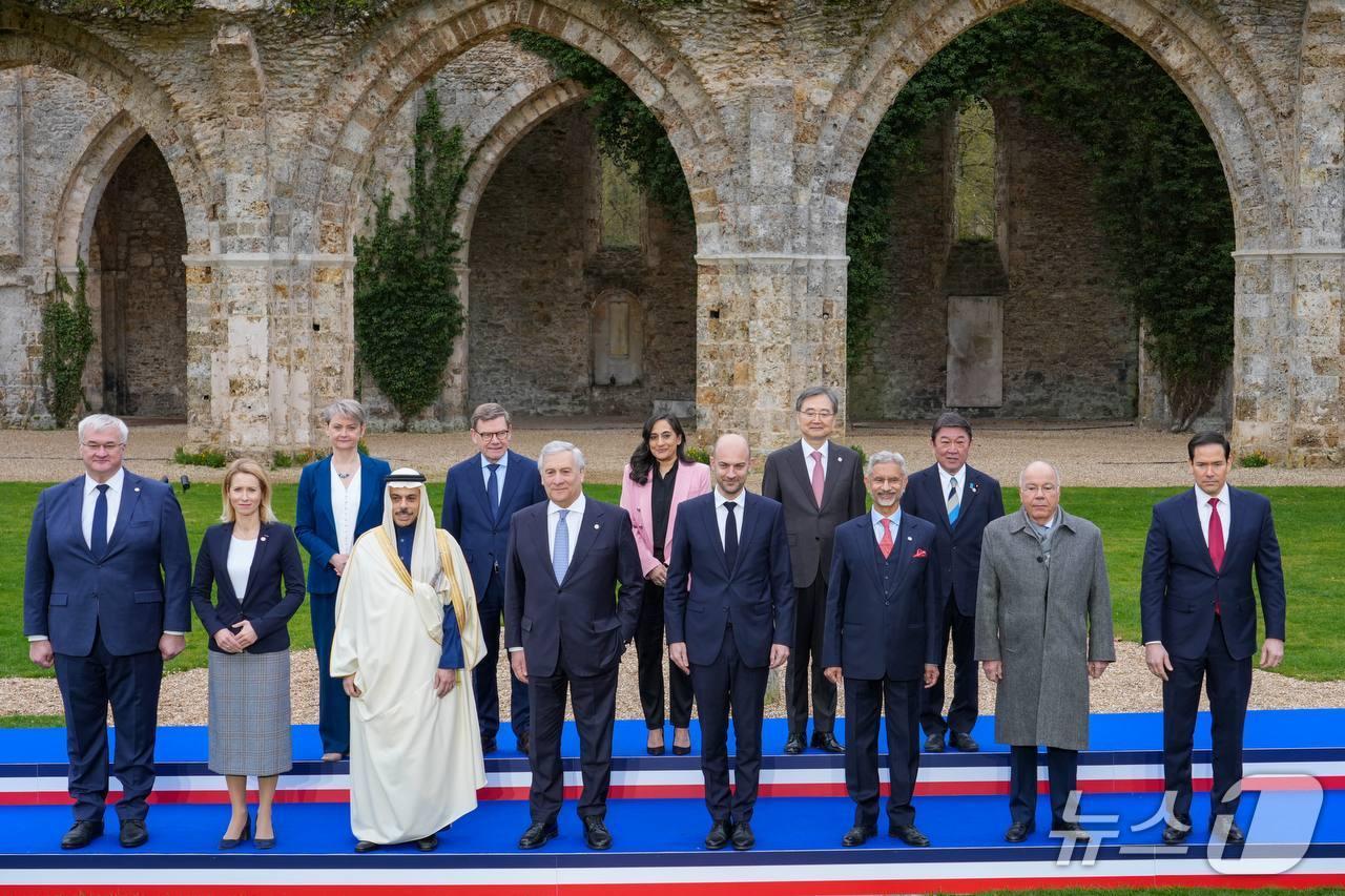 본문 이미지 - 조현 외교부 장관이 26일(현지시간) 프랑스 이블린에서 열린 주요 7개국 협의체(G7) 외교장관회의에 참석했다. 2026.03.28. (외교부 제공)