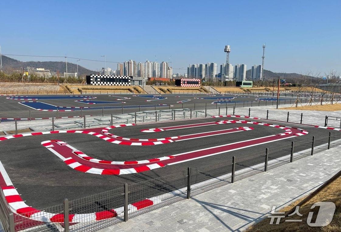 본문 이미지 - 달빛공원에 조성된 RC스포츠 경기장 전경 (인천시 제공.재판매 및 DB금지)