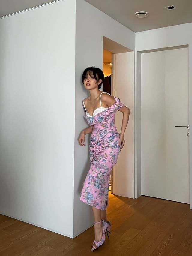 본문 이미지 - 화사 SNS