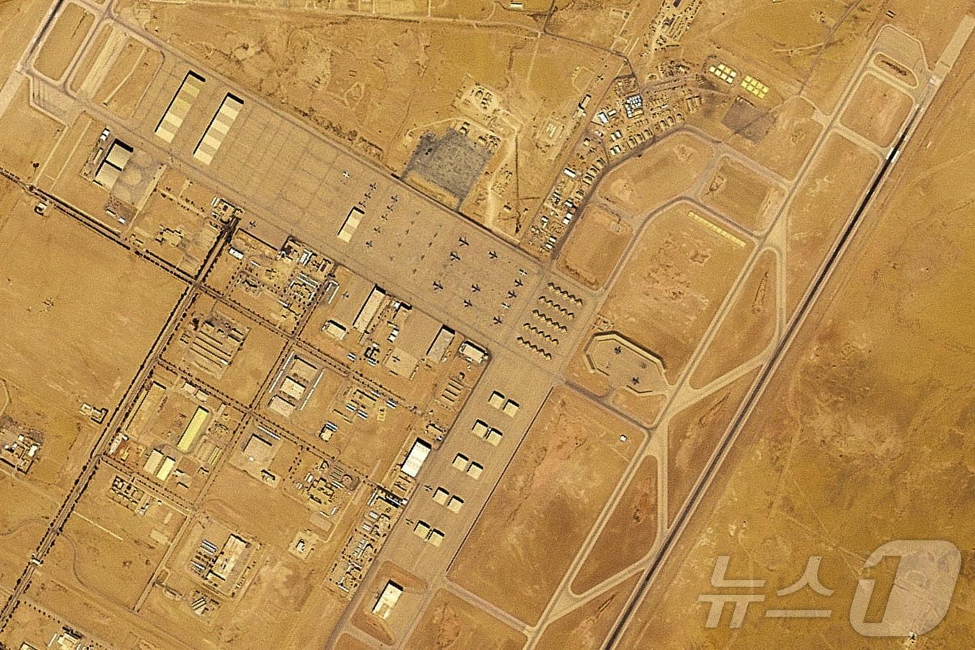 본문 이미지 - 사우디 프린스 술탄 공군기지의 위성사진. 2026.02.17 ⓒ 로이터=뉴스1