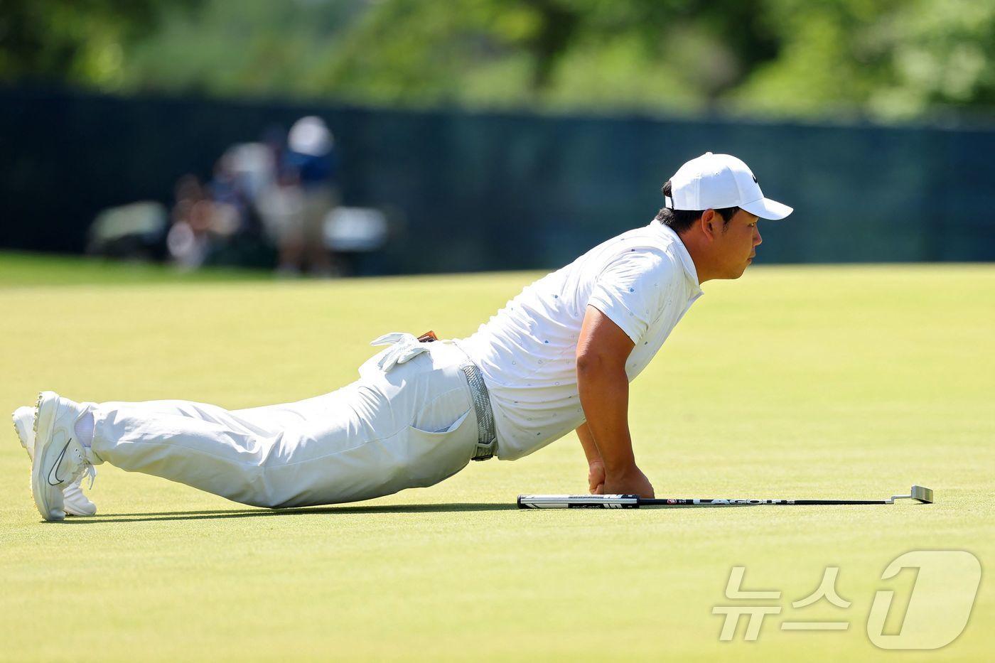 본문 이미지 - 김주형이 29일(한국시간) 열린 PGA투어 텍사스 칠드런스 휴스턴 오픈 3라운드에서 공동 27위를 기록했다. ⓒ AFP=뉴스1