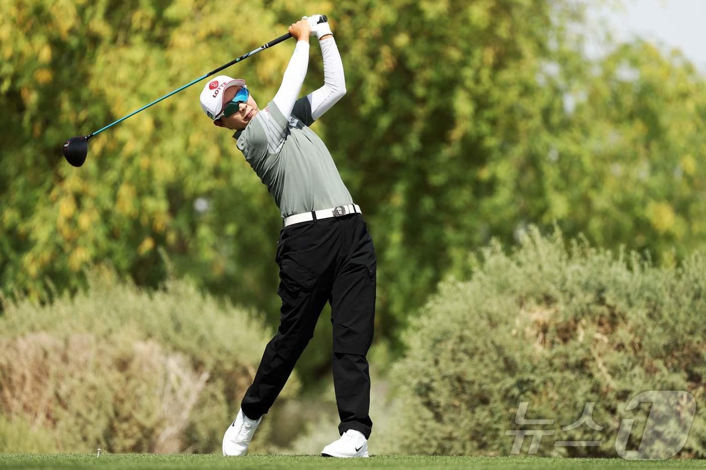 본문 이미지 - 김효주가 29일(한국시간) LPGA투어 포드 챔피언십 3라운드에서 단독 선두에 올랐다. ⓒ AFP=뉴스1