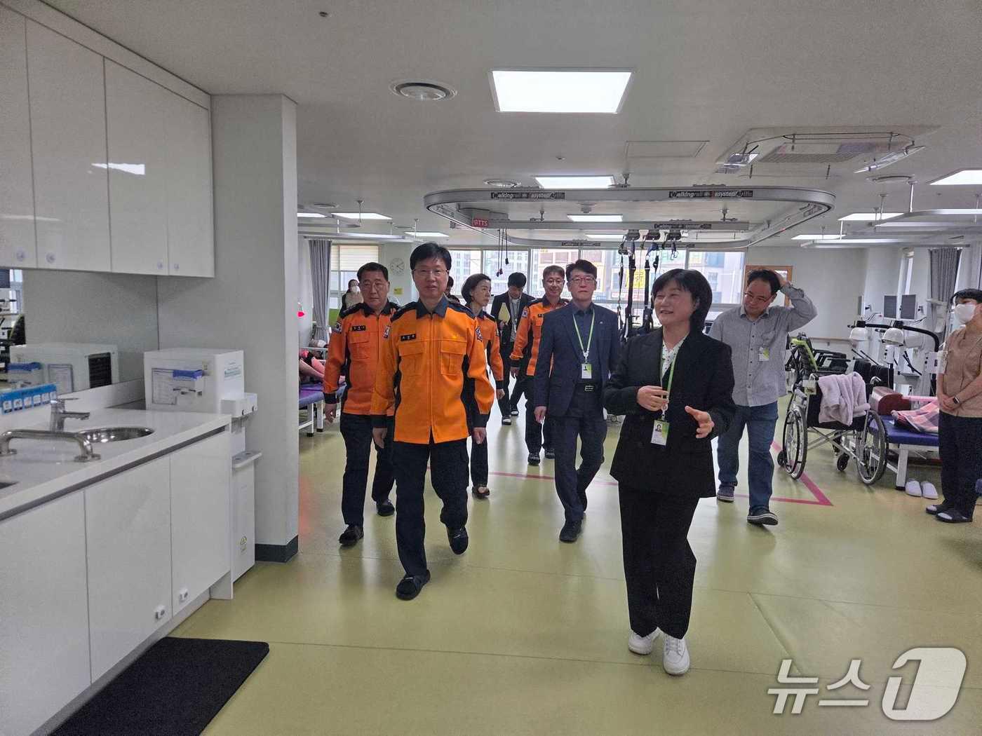 본문 이미지 - 강원특별자치도 소방본부, 화재 예방 강화를 위한 현장 지도·점검.(도소방본부 제공, 재판매 및 DB금지)