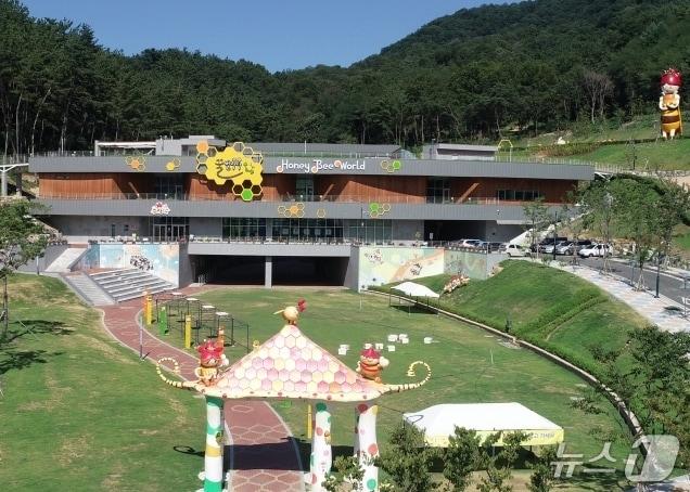 본문 이미지 - 경북 칠곡꿀벌나라테마공원 전경.(경북도 제공, 재판매 및 DB 금지)