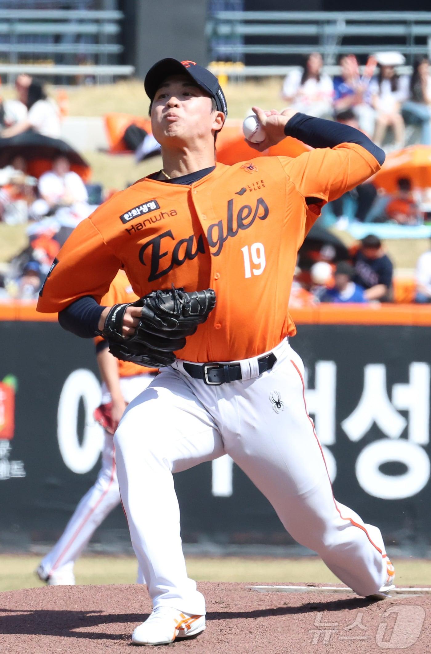 본문 이미지 - 29일 대전 한화생명볼파크에서 열린 2026 신한 SOL KBO리그 키움 히어로즈와 한화 이글스의 경기에서 한화 왕옌청이 선발 투구하고 있다 2026.3.29 ⓒ 뉴스1 김기남 기자