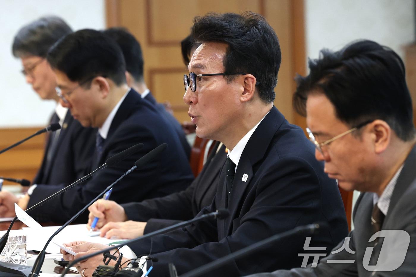 본문 이미지 - 김민석 국무총리가 29일 오후 서울 종로구 정부서울청사에서 열린 비상경제본부회의에서 발언하고 있다. 2026.3.29 ⓒ 뉴스1 이광호 기자