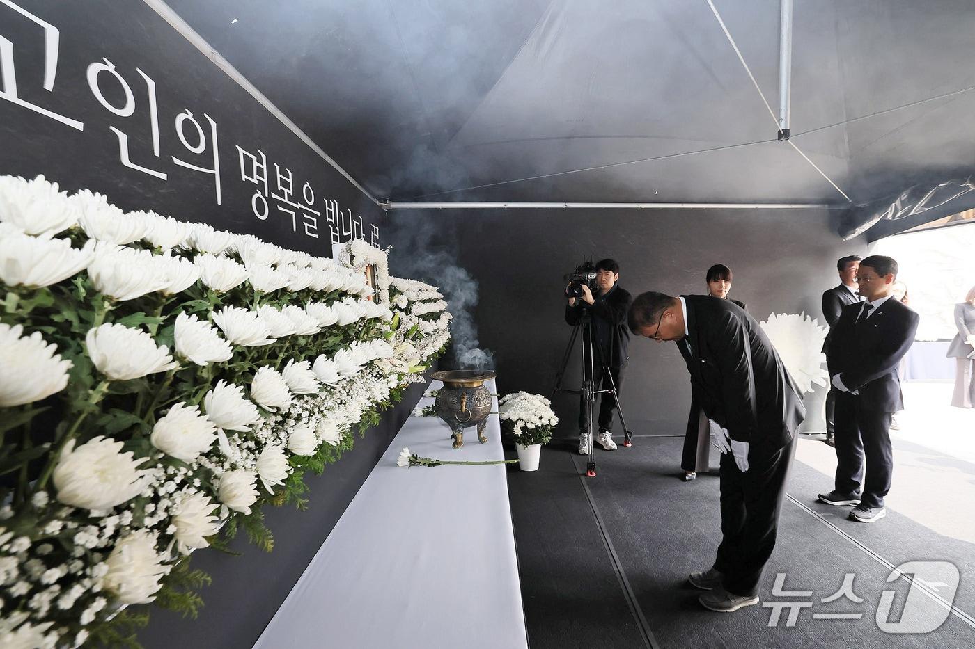 본문 이미지 - 창원NC파크 '구조물 추락' 희생자 1주기 추모식.(창원특례시 제공. 재판매 및 DB금지)