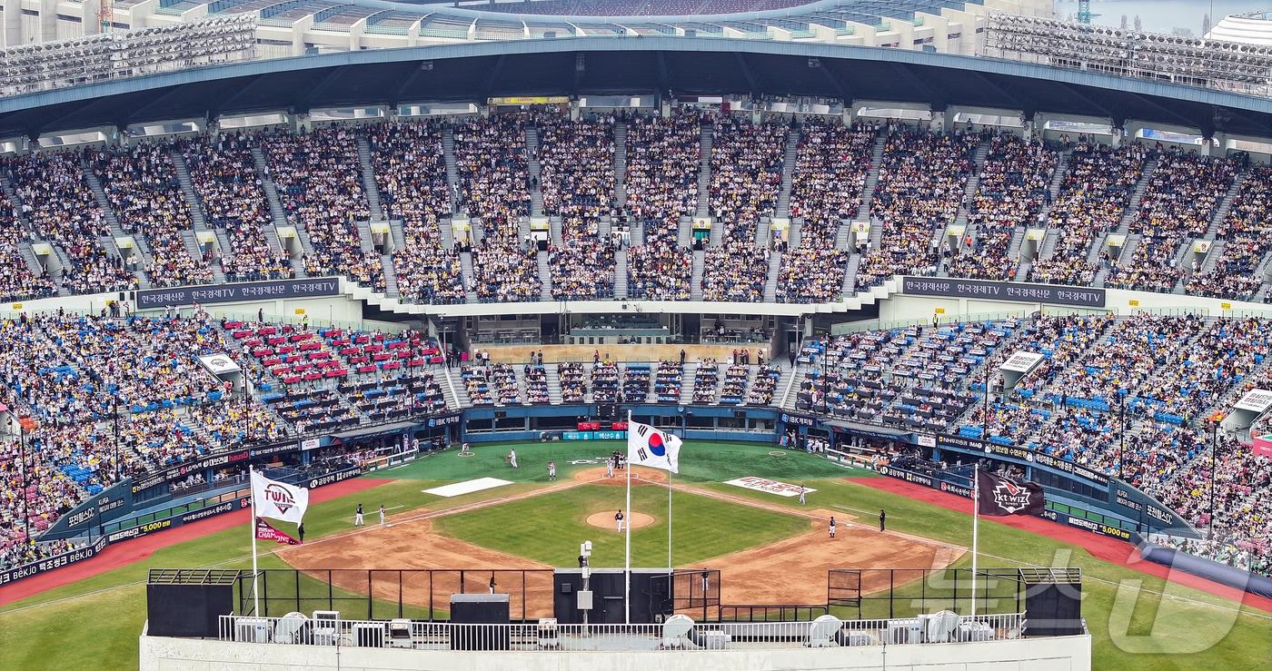 본문 이미지 - 대구 삼성라이온즈파크의 다회용기 도입률이 2.4%로 전국 9개 프로야구 홈구장 중 최하위를 기록했다. 사진은 프로야구 경기. (사진은 기사 내용과 무관함) ⓒ 뉴스1 자료 사진