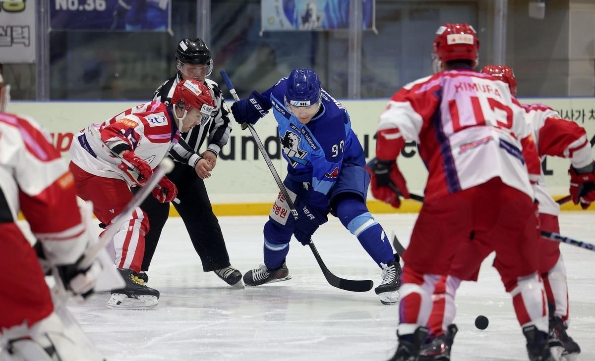 본문 이미지 - HL안양이 아이스하키 파이널에서 1·2차전을 연달아 내줬다.(HL 안양 제공)